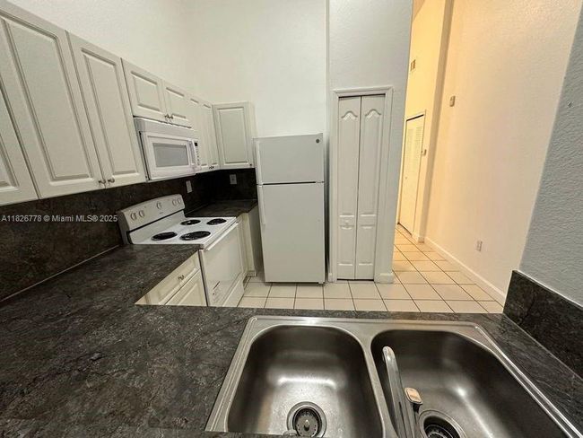 UNIT-206 - 1661 Se 29 Th Ct, Condo with 2 bedrooms, 2 bathrooms and null parking in Homestead FL | Image 9