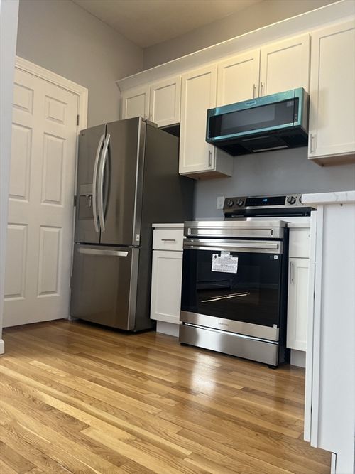 1r-1 Mcgrath Hywy, Quincy, MA, 02169 | Card Image