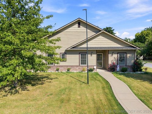 323 S B St, Skiatook, OK, 74070-1525 | Card Image