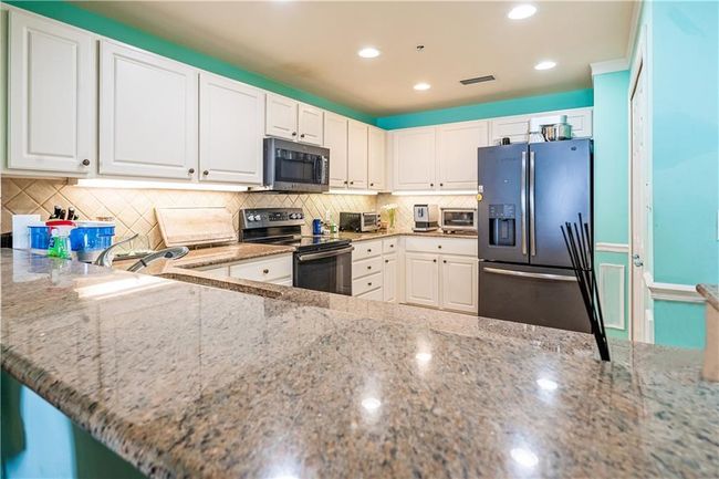 APT-402 - 3702 N Highway A1a, Condo with 3 bedrooms, 3 bathrooms and null parking in Hutchinson Island FL | Image 11