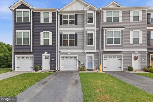 521 Charles Ave, HANOVER, PA, 17331-3389 | Card Image