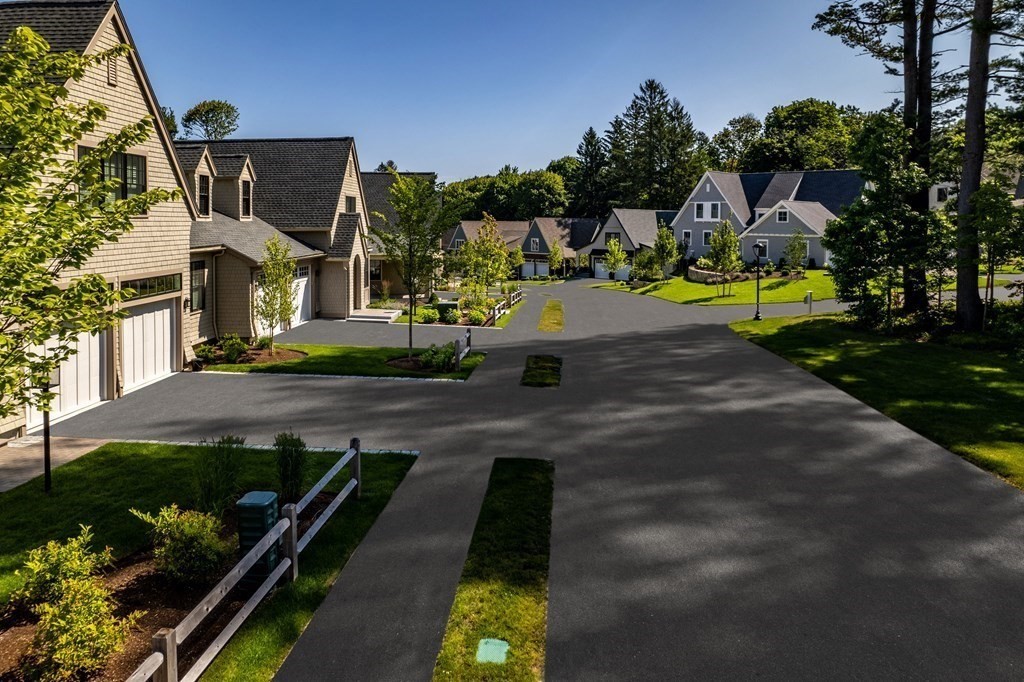 Wolcott Woods Ln, Milton, MA 02186
