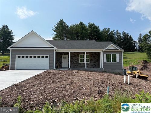 8 Country Club Rd, Ashland, PA, 17921-9043 | Card Image