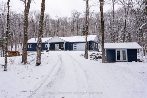 2435 Ravenscliffe Rd, Huntsville, ON, P1H2J2 | Card Image