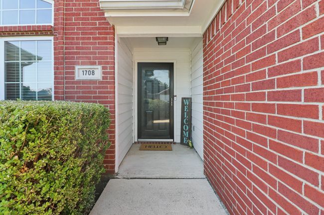 1708 Crestmeadow Ln, House other with 3 bedrooms, 2 bathrooms and null parking in Mansfield TX | Image 10