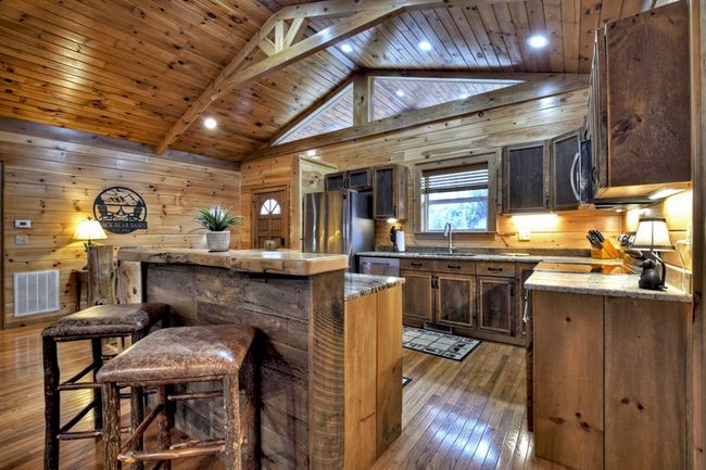 48 Logan Dr, Home with 3 bedrooms, 3 bathrooms and null parking in Mineral Bluff GA | Image 6
