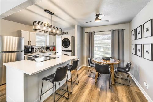 819 Web St, Arlington, TX, 76011-5832 | Card Image