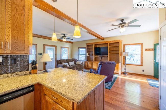 200 Bp Tree Farm Ln, House other with 3 bedrooms, 3 bathrooms and null parking in Sparta NC | Image 9
