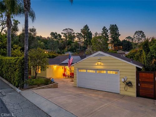 660 Woodbury Rd, Glendale, CA, 91206 | Card Image