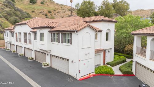 27951 Avalon Dr, Santa Clarita, CA, 91351-2042 | Card Image