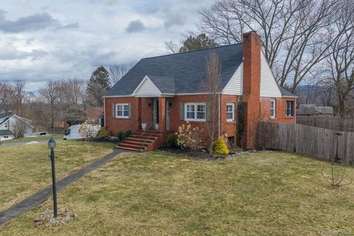 5 Sunrise Ter, New Windsor, NY, 12553-7557 | Card Image