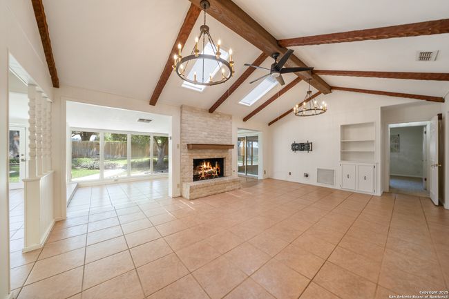 425 Crestwind Dr, House other with 3 bedrooms, 3 bathrooms and null parking in Windcrest TX | Image 9