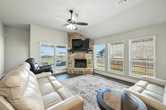 3829 Honey Grove Dr, House other with 4 bedrooms, 3 bathrooms and null parking in Midlothian TX | Image 8