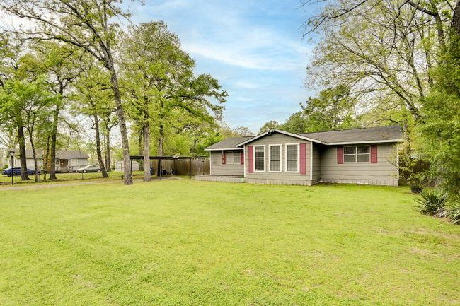 Front yard with so much room to play | Image 27