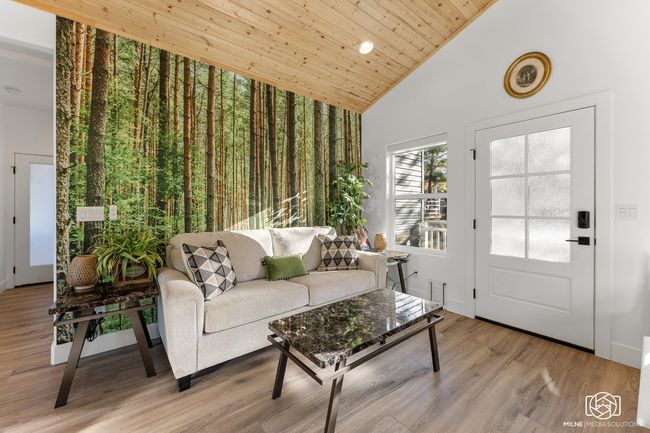 Living Room | Image 9