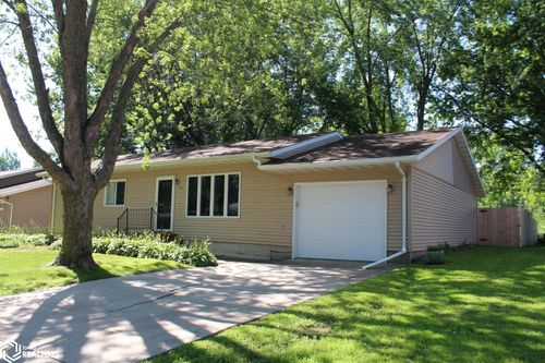 110 Indian Ave, Forest City, IA, 50436-2321 | Card Image