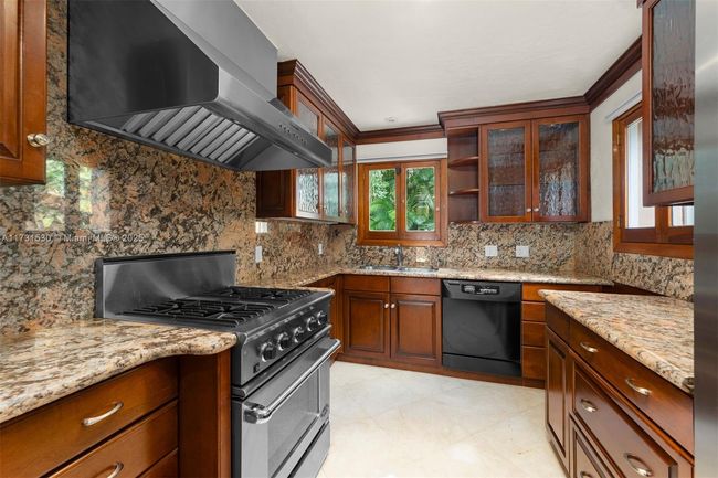 225 Alesio Ave, House other with 5 bedrooms, 8 bathrooms and null parking in Coral Gables FL | Image 6