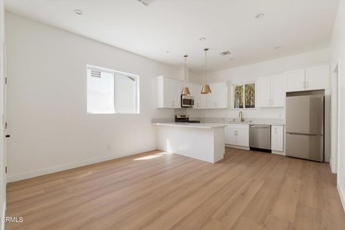 10558 Encino Ave, Granada Hills, CA, 91344-6021 | Card Image