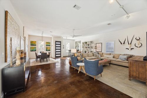 521 W 27th St, Houston, TX, 77008-1909 | Card Image