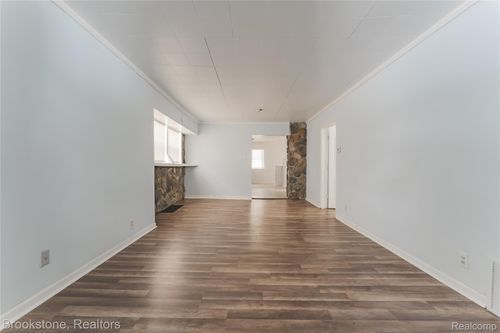 202 W Rundell St, Pontiac, MI, 48342-1272 | Card Image