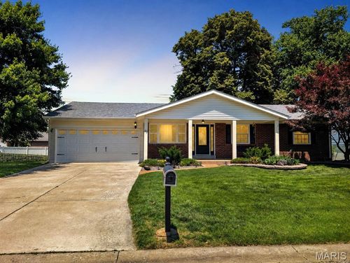 49 Saint Lawrence Dr, Saint Peters, MO, 63376-1447 | Card Image