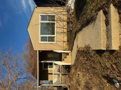 689 Lincoln Ave, Aurora, IL, 60505-2160 | Card Image