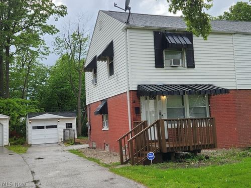 1554 E 256th St, Euclid, OH, 44132-2738 | Card Image