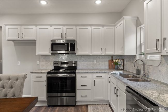 237 Graham St, Home with 3 bedrooms, 2 bathrooms and null parking in Jeffersonville IN | Image 16
