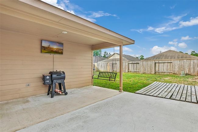 The over-sized backyard patio is ready for entertaining! | Image 5