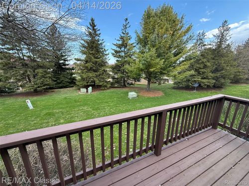 61016 Evergreen Ct, South Lyon, MI, 48178-1728 | Card Image
