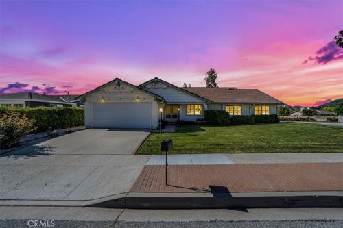6304 Tamarind St, Oak Park, CA, 91377 | Card Image