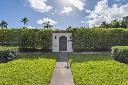 6350 Pinetree Dr, Miami Beach, FL, 33141-4528 | Card Image