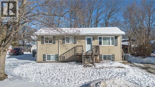 795 Irvine St, Fredericton, NB, E3A3E6 | Card Image