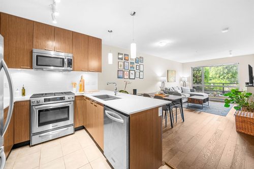 215-1330 Marine Dr, North Vancouver, BC, V7P1T4 | Card Image