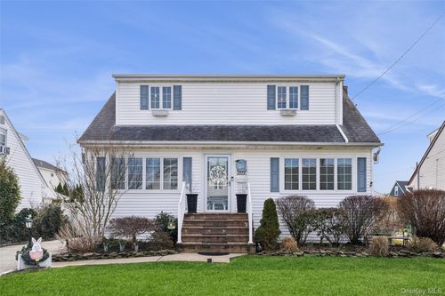 2576 Legion St, Bellmore, NY, 11710-4905 | Card Image