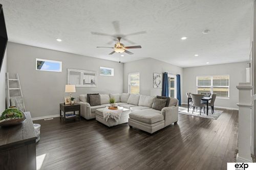 10316 N 152nd Avenue Cir, Bennington, NE, 68007-5583 | Card Image