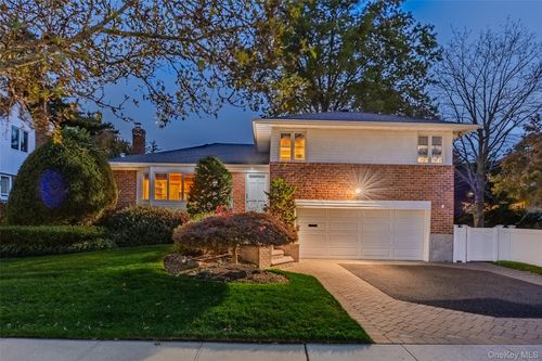 7 Judith St, Plainview, NY, 11803-3604 | Card Image