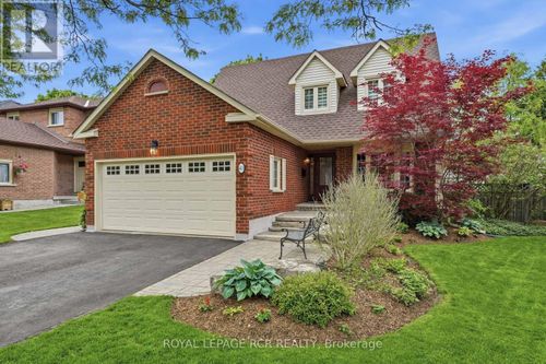 40 Moffat Crescent, Aurora (Aurora Heights), ON, L4G4Z9 | Card Image
