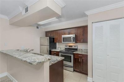 2310 - 5323 Summerlin Road, Condo with 2 bedrooms, 2 bathrooms and null parking in Fort Myers FL | Image 3