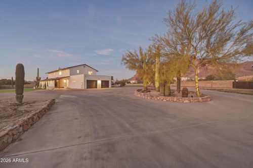 661 N Al Sieber Rd, Apache Junction, AZ, 85119-7563 | Card Image