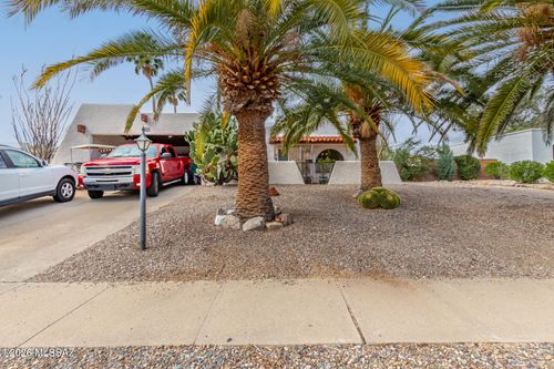 743 N Abrego Dr, Green Valley, AZ, 85614-3327 | Card Image