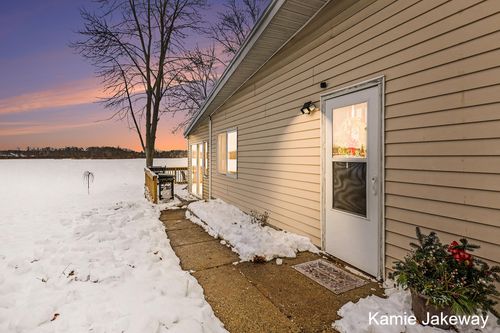 152 W Holland Lake Dr, Sheridan, MI, 48884-9305 | Card Image