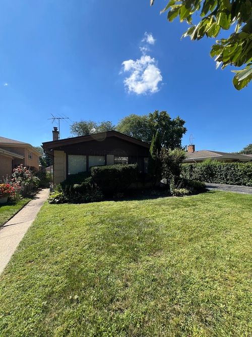 3929 W Chase Ave, Lincolnwood, IL, 60712-1003 | Card Image