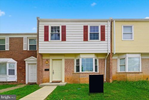 8143-8143 Community Dr, MANASSAS, VA, 20109-3555 | Card Image