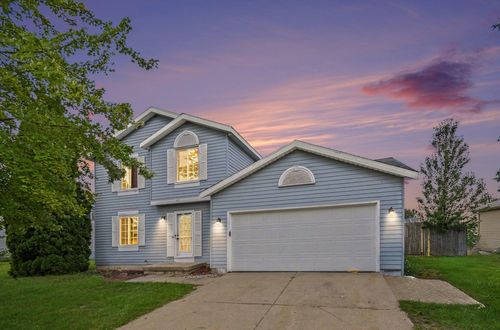 4911 Weatherstone Ln Se, Kentwood, MI, 49508-8435 | Card Image
