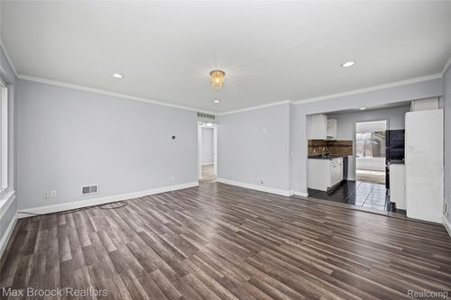 10721 Troy St, Oak Park, MI, 48237-3940 | Card Image