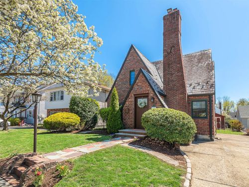 100 Highland Ave, Port Washington, NY, 11050-4044 | Card Image