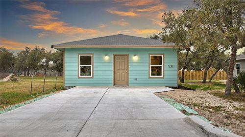305 Steart St, Rockport, TX, 78382-5946 | Card Image