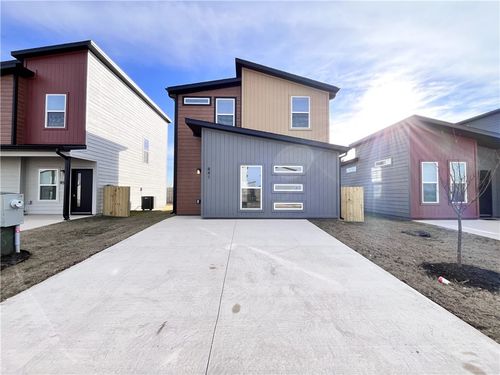 841 Reading Railroad Ln, Bentonville, AR, 72713 | Card Image