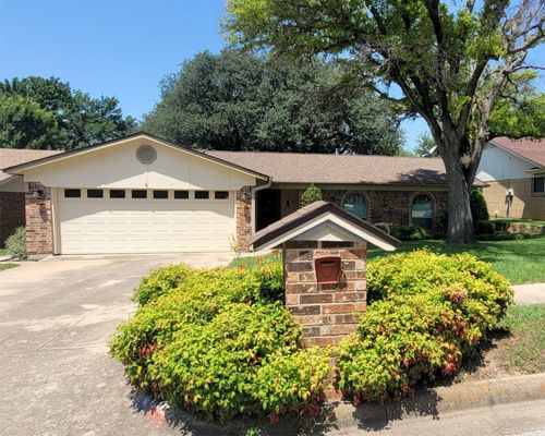 800 Rockledge Dr, Saginaw, TX, 76179-2032 | Card Image
